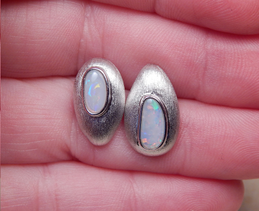 Weißopal- Ohrstecker 925 SS