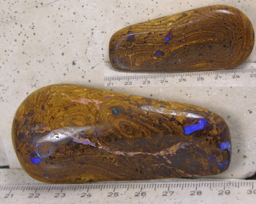 Opalisiertes-Holz