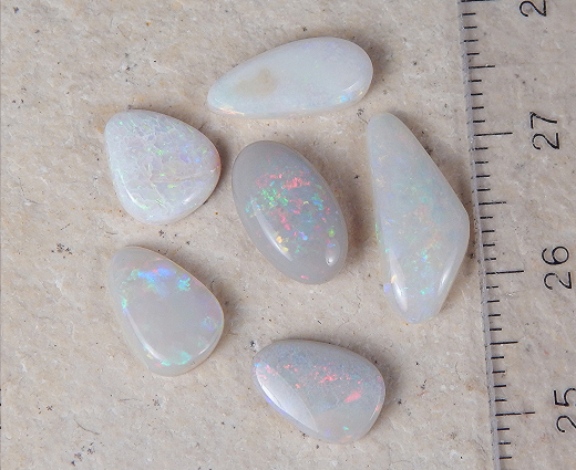 Parcel mit 6 Opalen aus Lightning Ridge