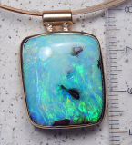 Designer Anhänger in 585 GG mit Boulderopal - Video