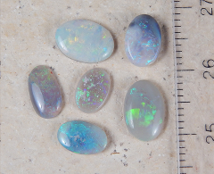 Parcel mit 6 Opalen aus Lightning Ridge
