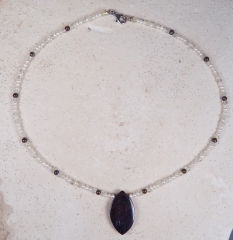 Perlen-, Peridot-,& Boulderopal mit Koroit-Nut - Video